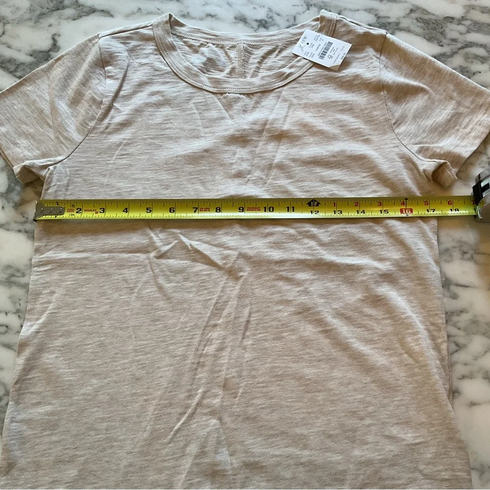 NWT J.Crew Short Sleeve Girlfriend Tee Heather Cream Sz S Small Hole Sleeve Seam - Picture 5 of 6
